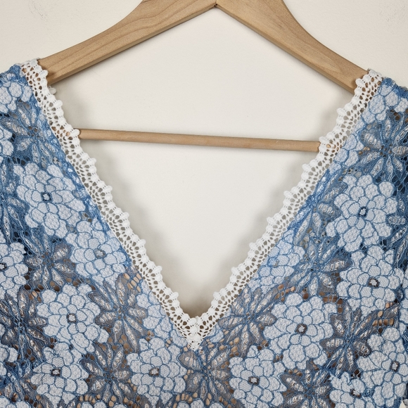 Foxiedox Blue White Floral Lace V Neck Open Back Mini Dress Sz S - Picture 5 of 11